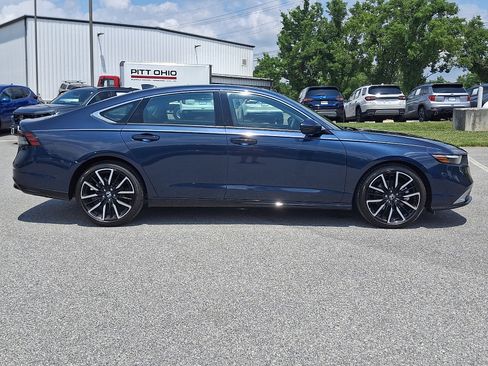 Used 2025 Honda Accord Touring image 7