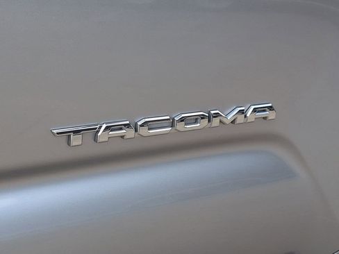 Used 2022 Toyota Tacoma TRD Sport AWD/4WD image 6