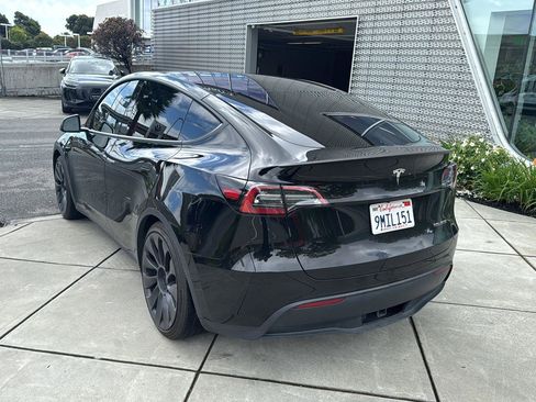 Used 2024 Tesla Model Y Performance image 8