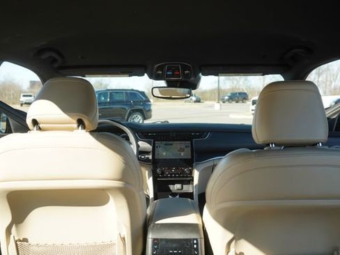 Used 2023 Jeep Grand Cherokee L Limited image 25