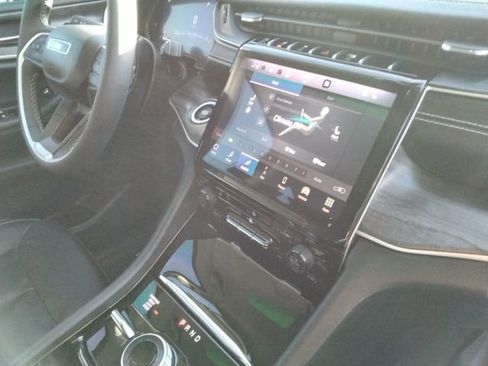 Used 2023 Jeep Grand Cherokee L Limited w/ Black Appearance Package image 29