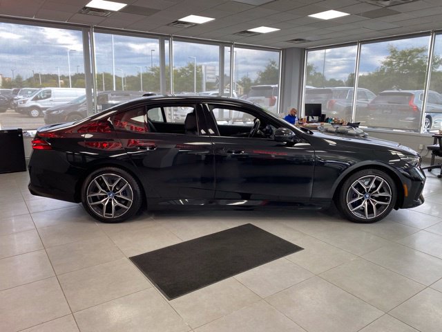 Used 2025 BMW i5 xDrive40 w/ M Sport Package AWD/4WD image 2