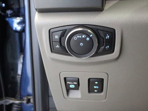 Used 2016 Ford F150 XLT w/ Equipment Group 302A Luxury AWD/4WD image 12
