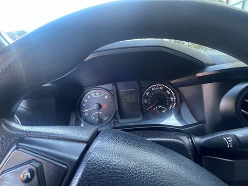 Used 2016 Toyota Tacoma SR image 9