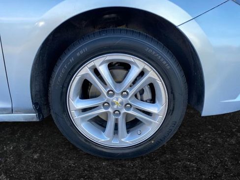 Used 2017 Chevrolet Cruze LT image 16