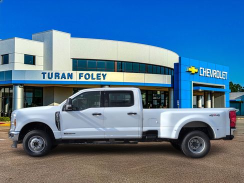 Used 2025 Ford F350 XLT AWD/4WD image 2