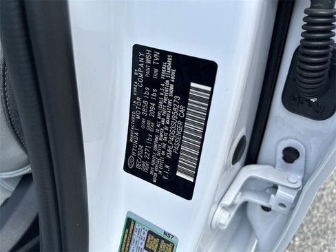 New 2025 Hyundai Elantra Limited image 33