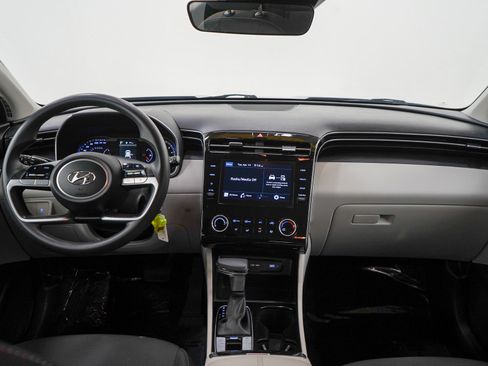 Used 2024 Hyundai Tucson SE image 13