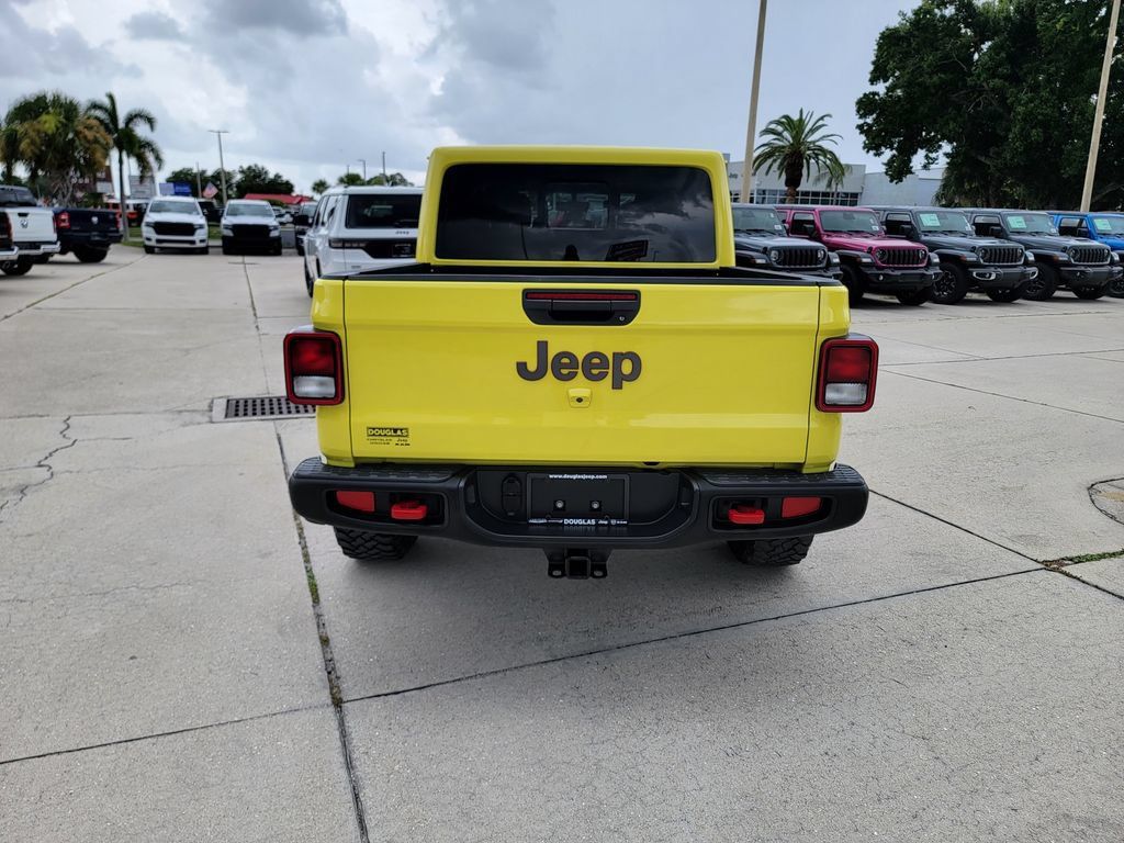 Used 2023 Jeep Gladiator Rubicon w/ Trailer Tow Package AWD/4WD image 4