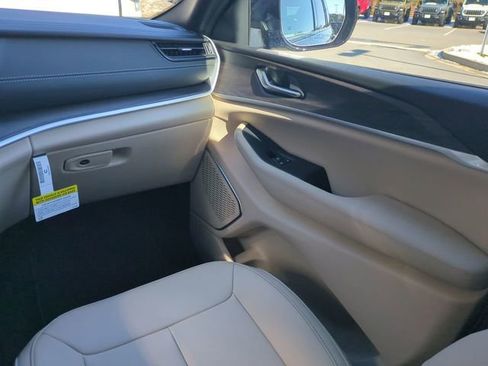 New 2026 Jeep Grand Cherokee Limited image 17