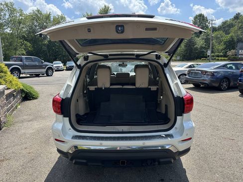 Used 2018 Nissan Pathfinder Platinum AWD/4WD image 6