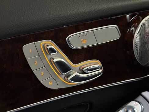 Used 2019 Mercedes-Benz GLC 300 4MATIC image 22