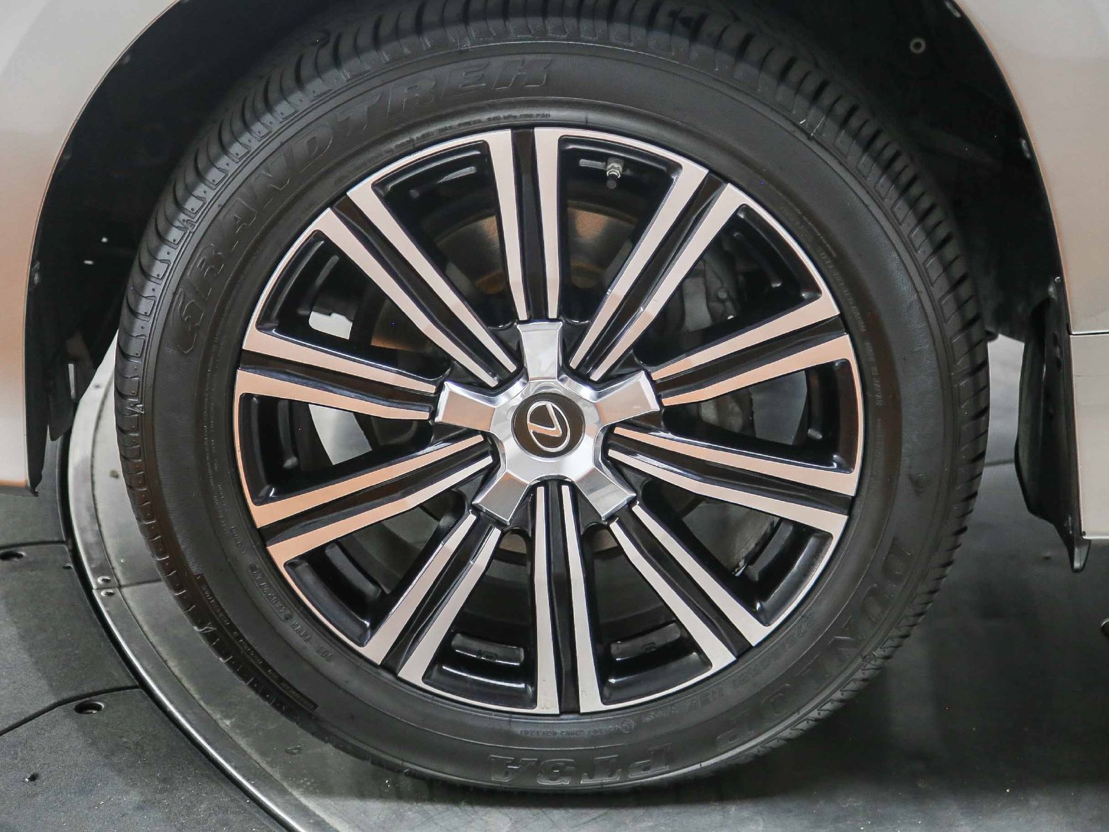 Used 2019 Lexus LX 570 4WD image 10
