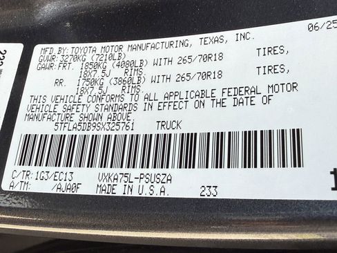 Used 2025 Toyota Tundra SR5 w/ SR5 Premium Package image 28