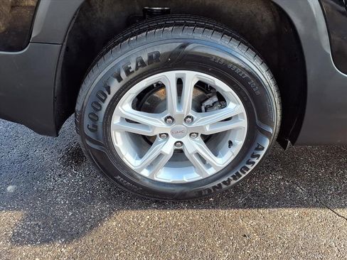 Certified 2023 GMC Terrain SLE image 36