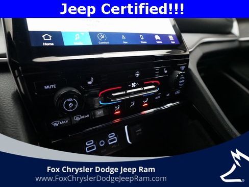 Used 2023 Jeep Grand Cherokee Limited image 21