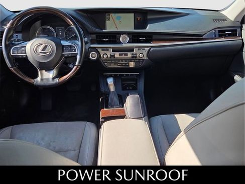 Used 2017 Lexus ES 350 w/ Luxury Package FWD image 8