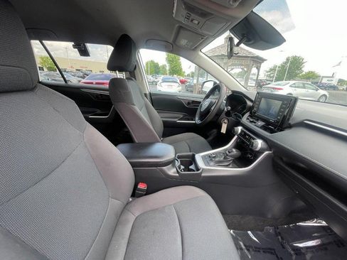 Used 2021 Toyota RAV4 LE AWD/4WD image 7
