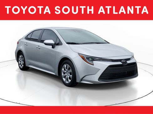 Used 2025 Toyota Corolla LE FWD image 1