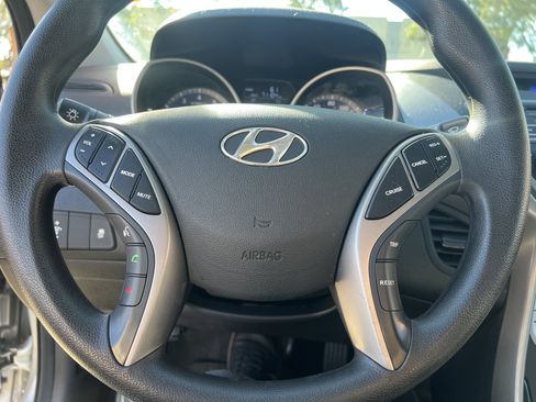 Used 2013 Hyundai Elantra image 20