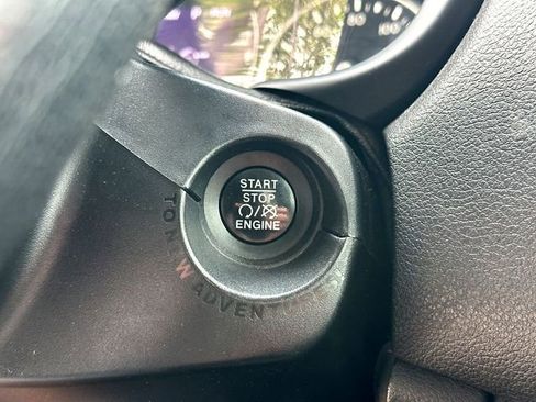 Used 2016 Jeep Renegade Latitude w/ Advanced Technology Group AWD/4WD image 16