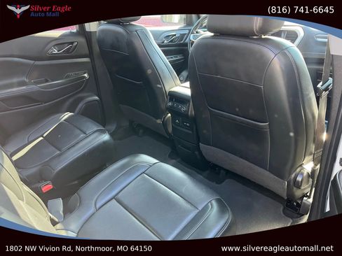 Used 2022 GMC Acadia SLT w/ Elevation Edition image 9