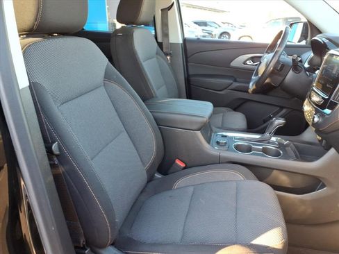 Used 2020 Chevrolet Traverse LT image 21