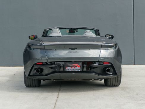 Used 2021 Aston Martin DB11 Volante image 10