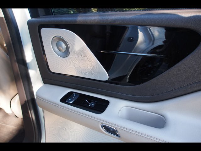 Used 2022 Lincoln Aviator Reserve w/ Equipment Group 201A AWD/4WD image 16