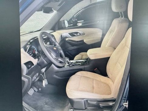Used 2023 Chevrolet Traverse LS image 3