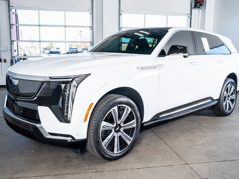 Used 2025 Cadillac Escalade IQ Luxury 2 image 11