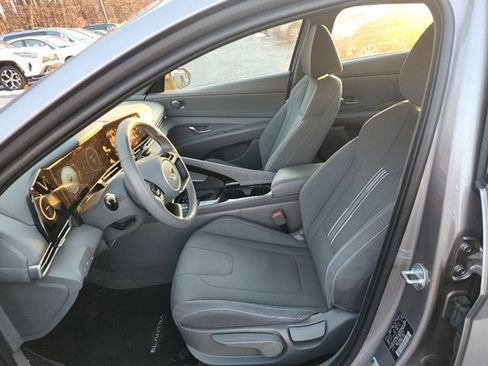 Used 2023 Hyundai Elantra SEL w/ Convenience Package image 15