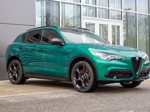 New 2025 Alfa Romeo Stelvio Sprint AWD/4WD image 3