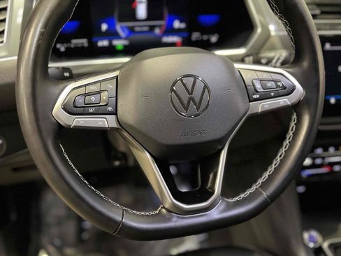 Used 2022 Volkswagen Tiguan SE image 40