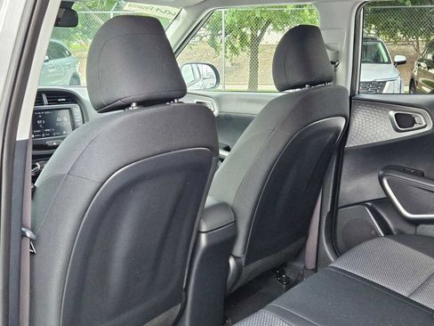 Used 2025 Kia Soul LX FWD image 14
