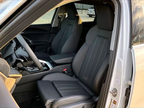 New 2025 Audi Q5 Prestige image 9