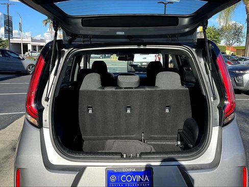 Used 2025 Kia Soul LX w/ LX Technology Package FWD image 25