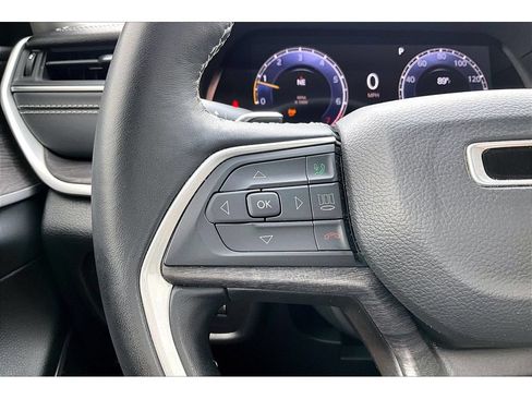 Certified 2022 Jeep Grand Cherokee Limited AWD/4WD image 11
