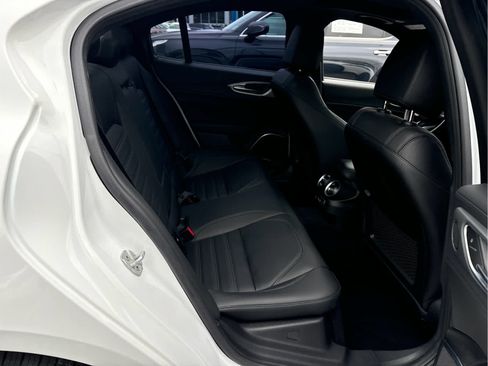 Used 2023 Alfa Romeo Giulia Veloce AWD/4WD image 29