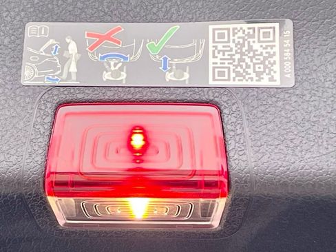 Certified 2025 Mercedes-Benz GLB 250 4MATIC image 31