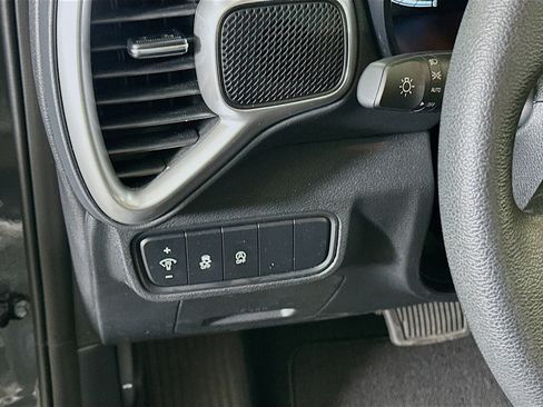 Used 2025 Kia Soul LX w/ LX Technology Package FWD image 17