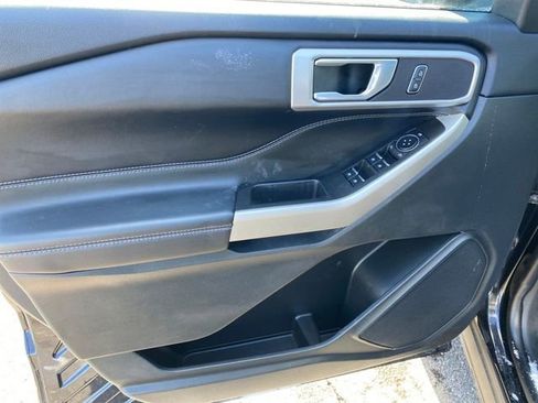 Used 2023 Ford Explorer XLT image 17