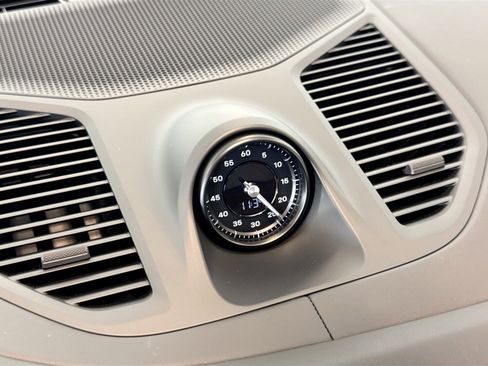 Certified 2025 Porsche Cayenne Coupe image 28