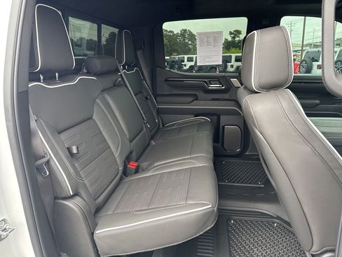 Used 2025 GMC Sierra 1500 AT4X image 19