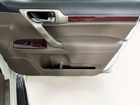 Used 2018 Lexus GX 460 Premium w/ Premium Package image 32