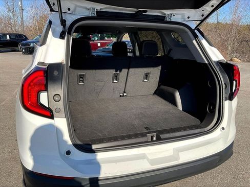 Used 2024 GMC Terrain SLE image 34
