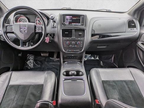 Used 2016 Dodge Grand Caravan SXT image 17