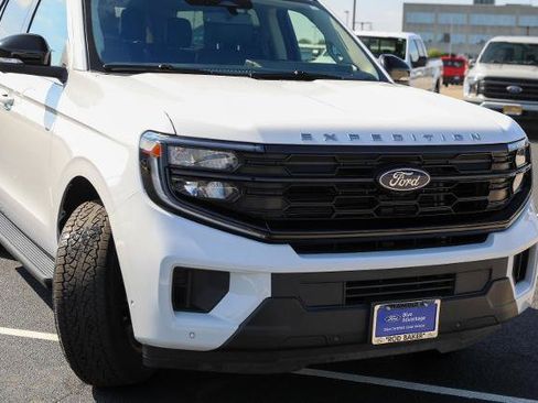 Certified 2025 Ford Expedition Active AWD/4WD image 4
