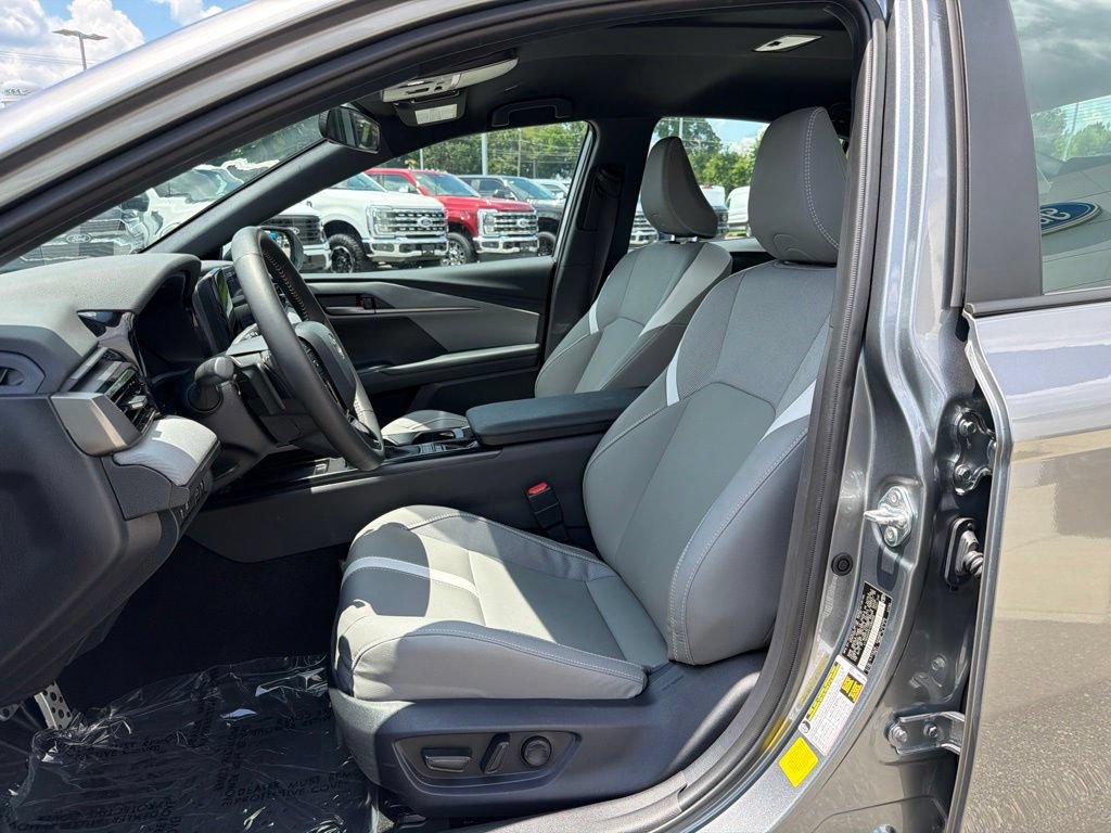 Used 2026 Toyota Camry SE FWD image 10