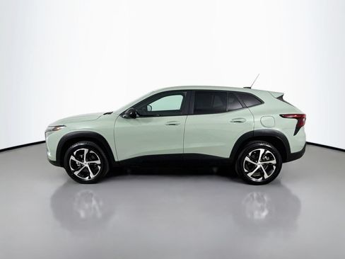 Used 2024 Chevrolet Trax RS w/ Driver Confidence Package FWD image 4